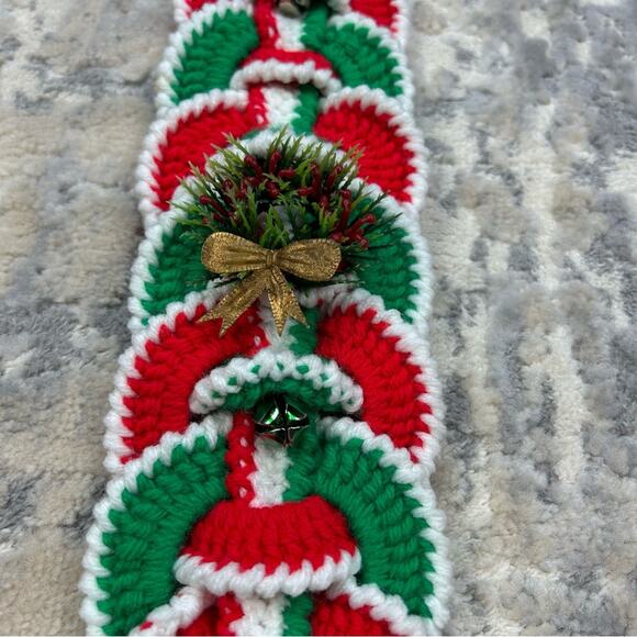 Vintage 1970's Handmade Crochet Wreath Chain Door Hanger Kitschy Christmas - Picture 4 of 9